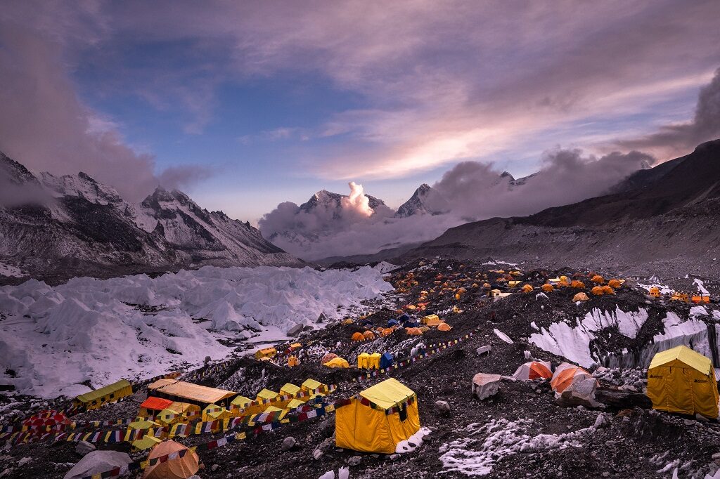 baza główna pod Everestem